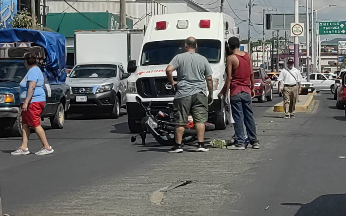 Huejutla Motociclista Causa Accidente Y Lesiona A Su Acompañante En El Bulevar Bicentenario 0579